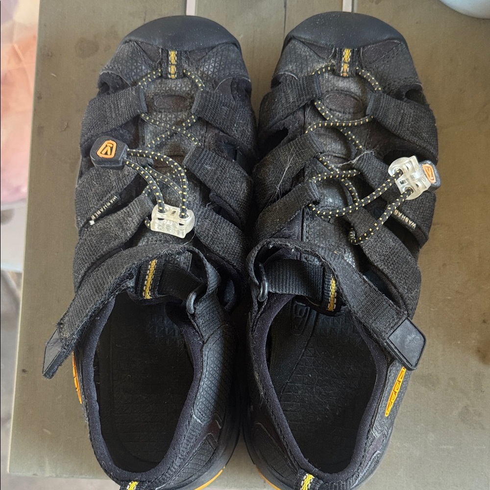 Barely worn Keen Black and Yellow Outdoor Sandals